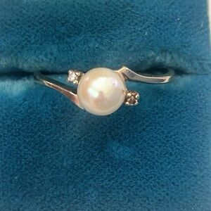 Pearl and Diamonds Ring 10K Yellow Gold  Size 5.5 Vintage J20